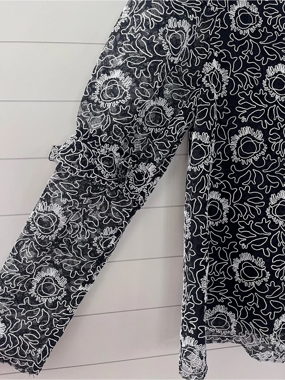 Tuckernuck Black and White Floral Lace Puff-Sleeve Blouse - Large